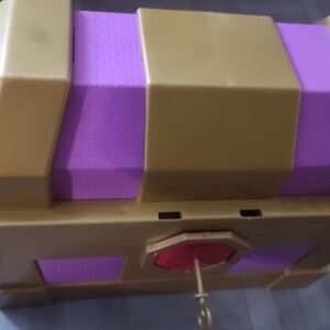 Ryan's World Large Mega  Treasure Chest With Keys, Coins Figures, Swords ++++